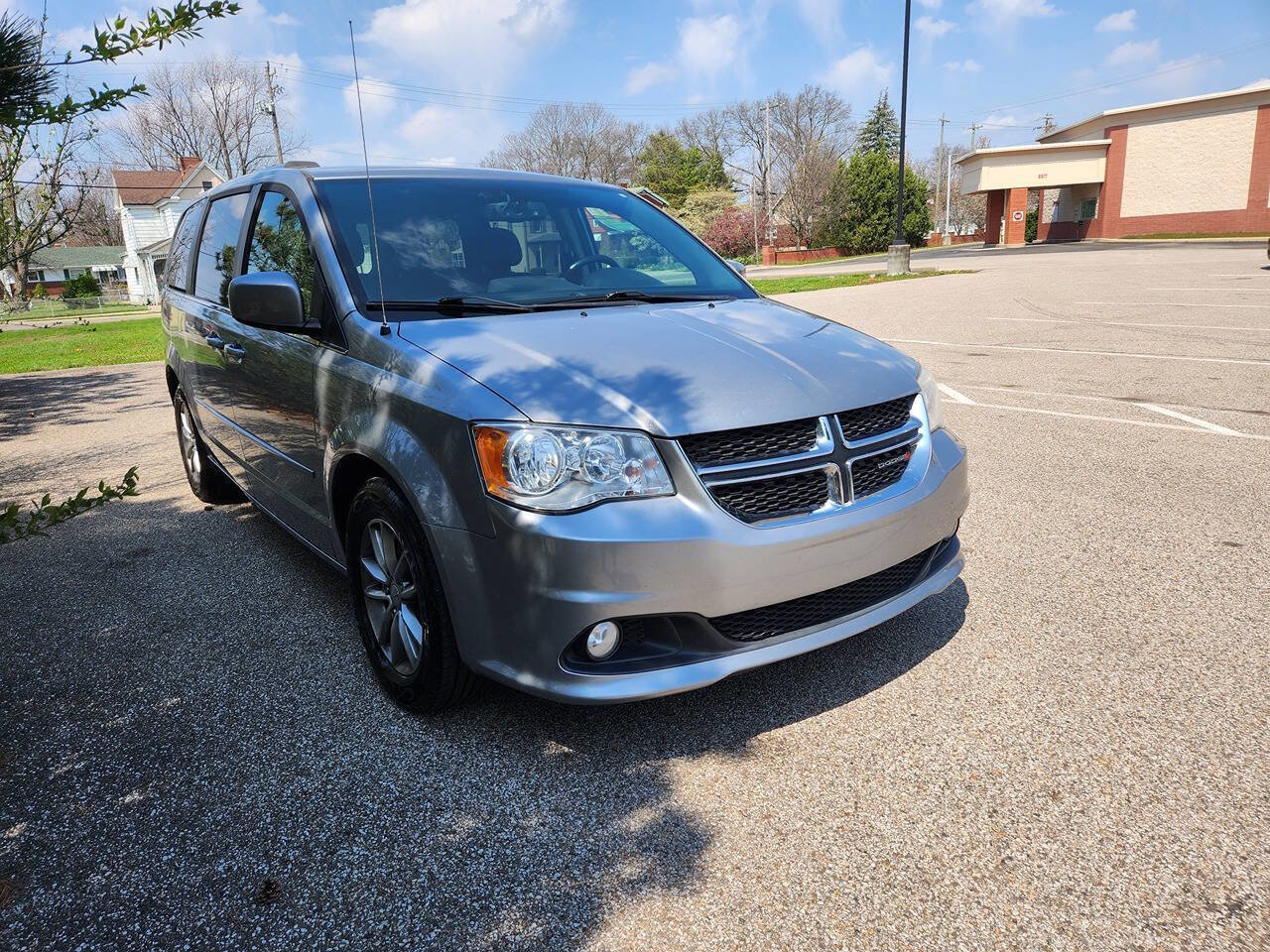 Used 2015 Dodge Grand Caravan SXT image 1