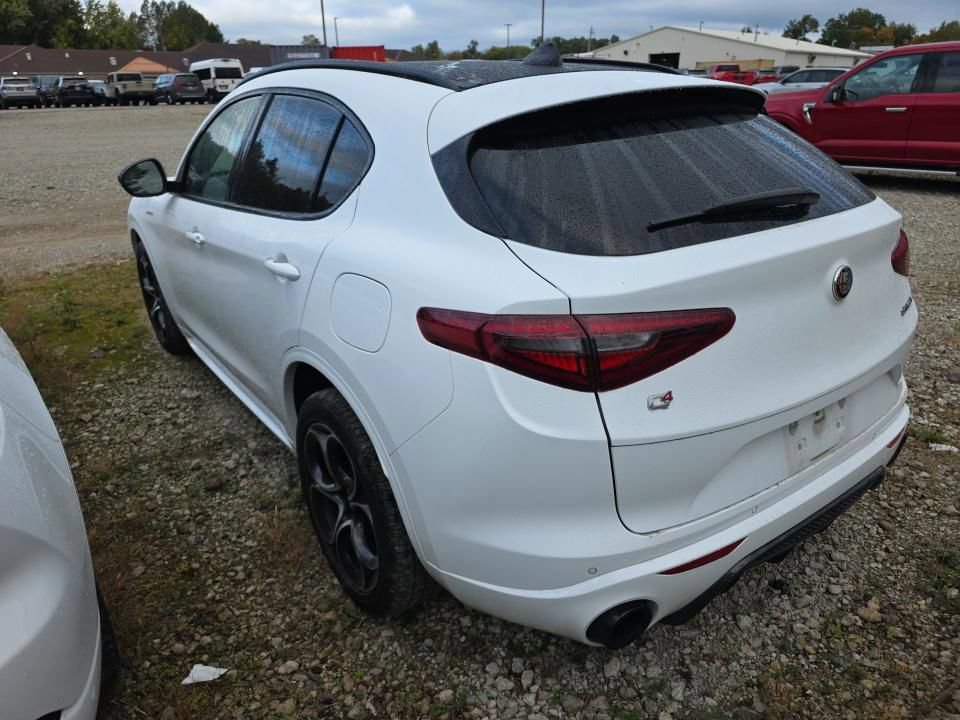 Used 2023 Alfa Romeo Stelvio Veloce AWD/4WD image 4