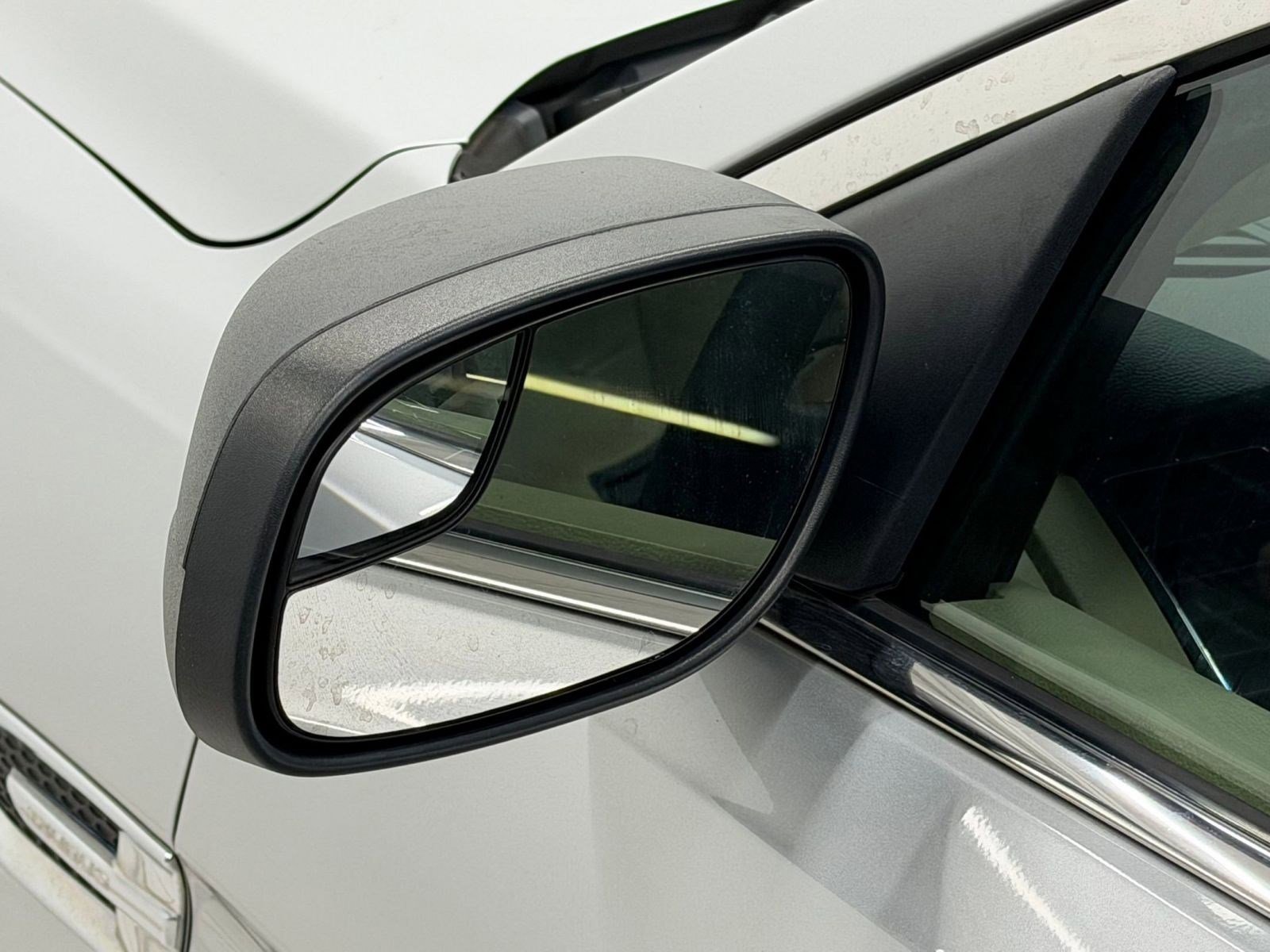 Used 2017 Ford Taurus SE image 31