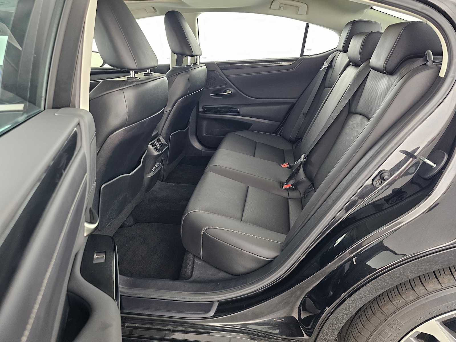 Certified 2024 Lexus ES 350 w/ Accessory Package (Z2) FWD image 16