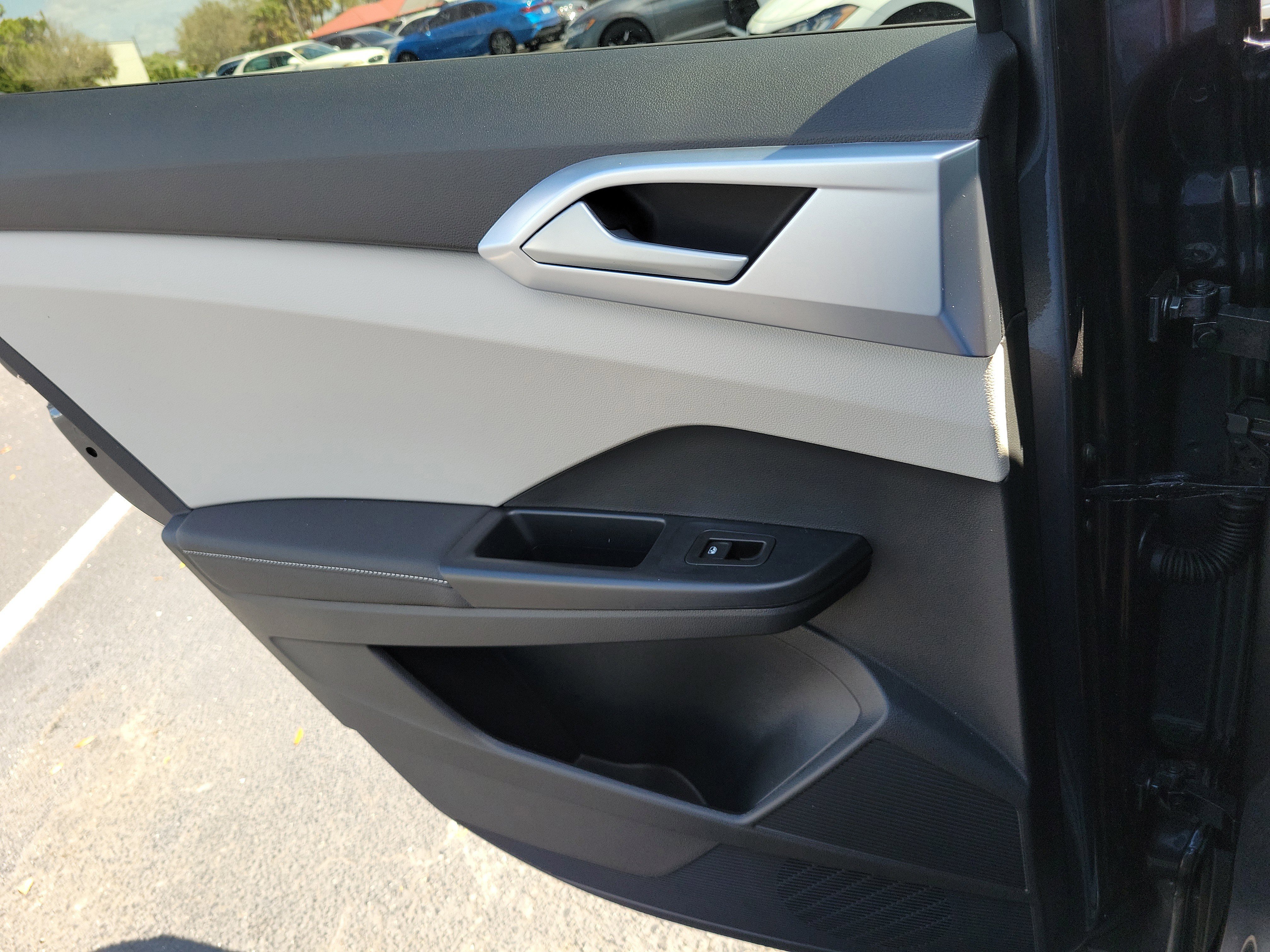 New 2026 Volkswagen Taos SE FWD image 16