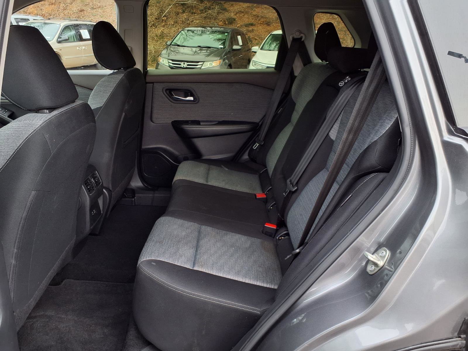 Used 2023 Nissan Rogue SV image 10