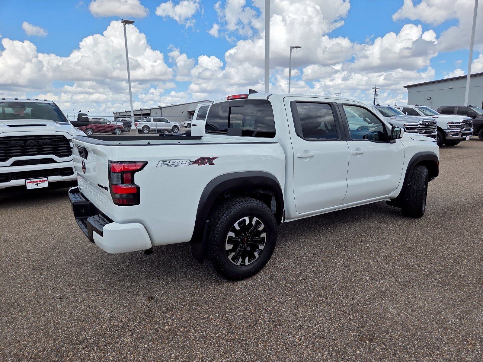 Used 2024 Nissan Frontier PRO-4X w/ Off-Road Protection Package AWD/4WD image 9