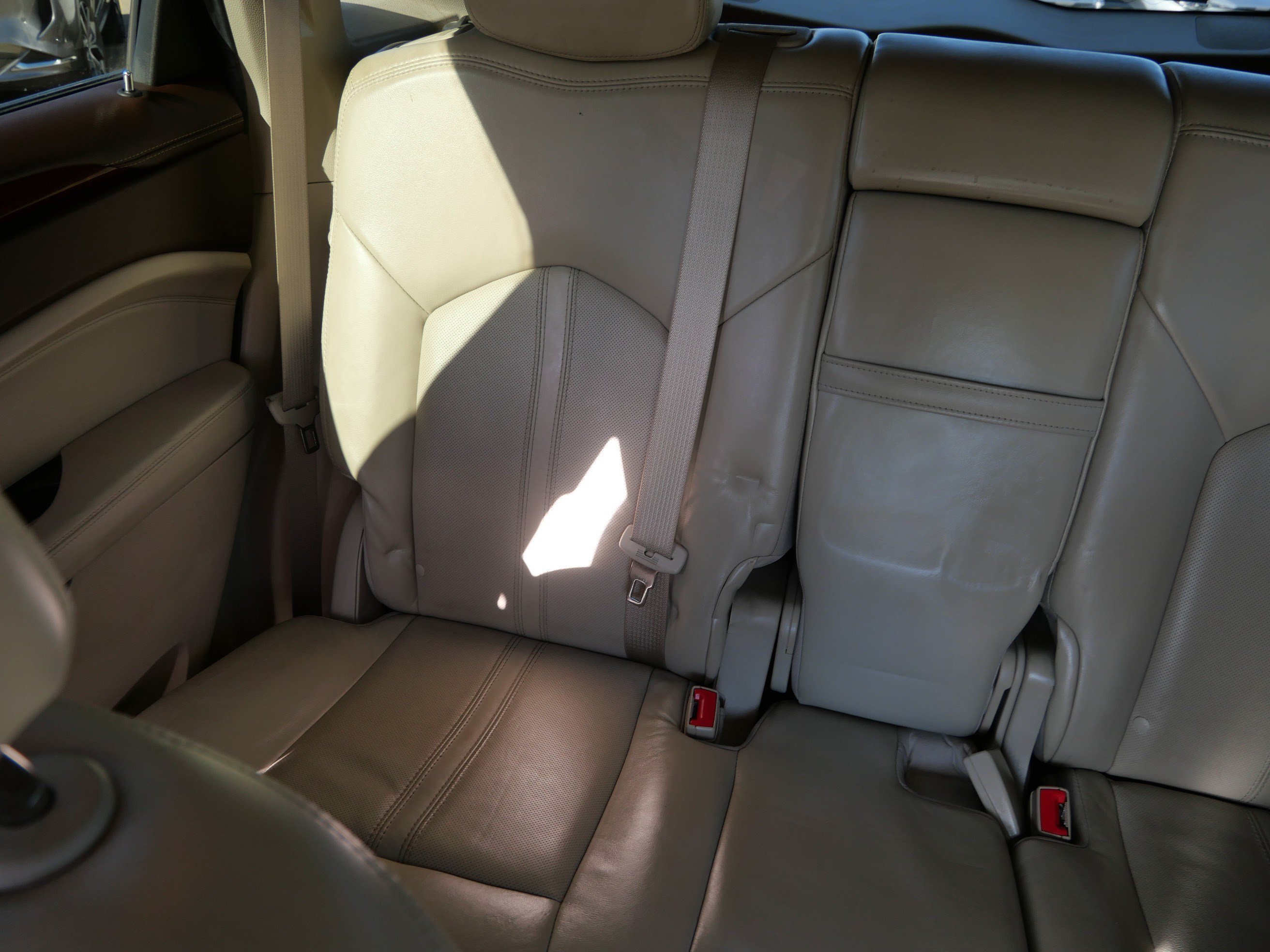 Used 2015 Cadillac SRX Luxury w/ Driver Awareness Package FWD image 12