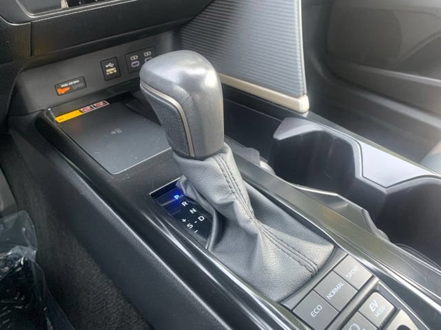 Used 2025 Toyota Camry SE FWD image 19