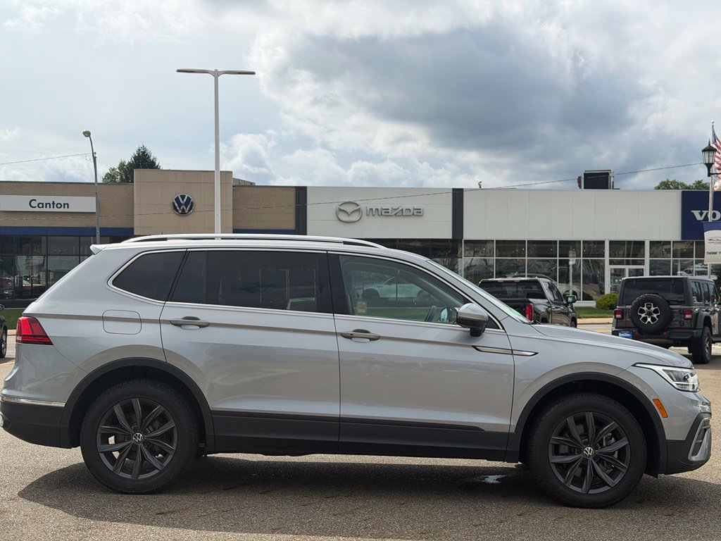 Used 2023 Volkswagen Tiguan SE w/ Panoramic Sunroof Package AWD/4WD image 5