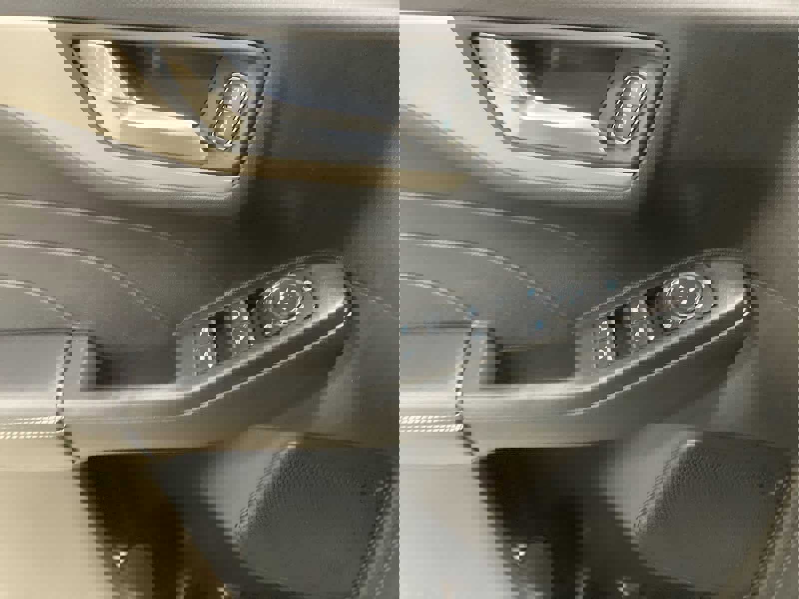 Used 2021 Ford Escape SE w/ SE Sport Appearance Package image 9