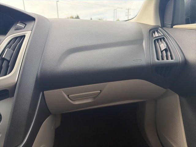 Used 2014 Ford Focus SE w/ SE Winter Package FWD image 26
