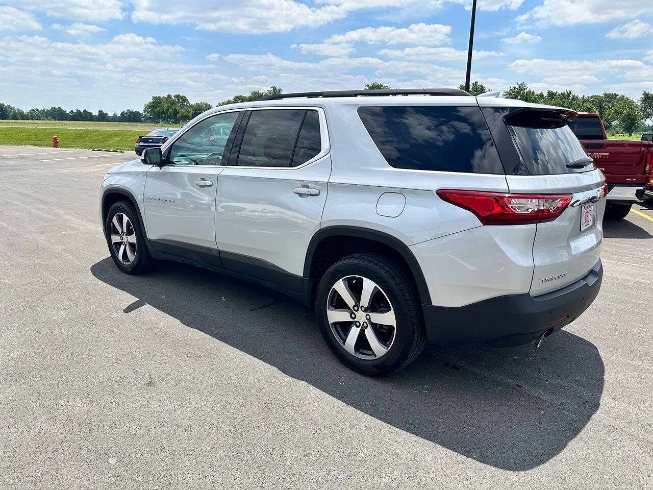 Used 2020 Chevrolet Traverse LT w/ LT Premium Package FWD image 6