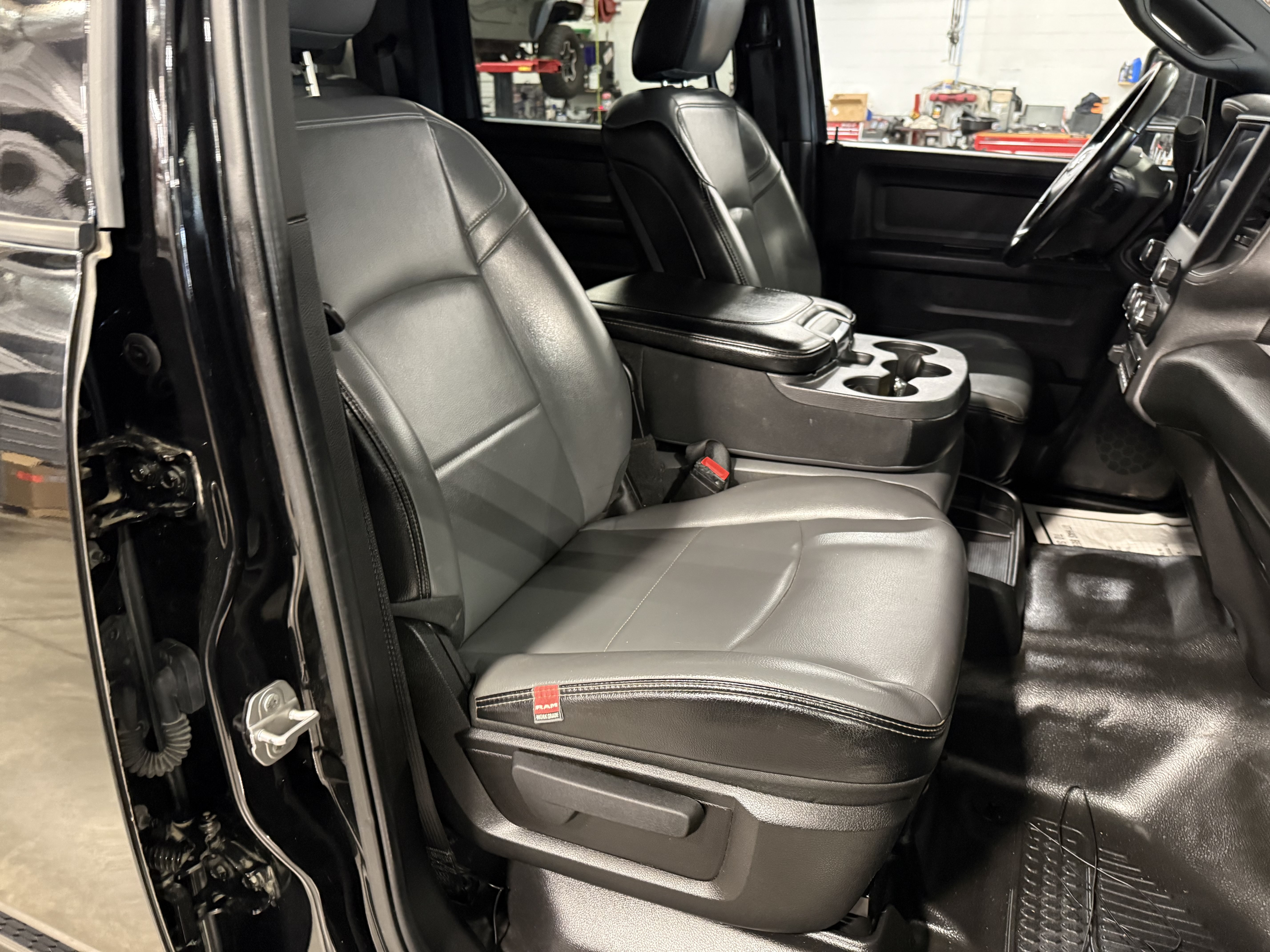 Used 2023 RAM 5500 Tradesman w/ Safety Group AWD/4WD image 8