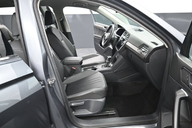 Used 2023 Volkswagen Tiguan SE FWD image 33