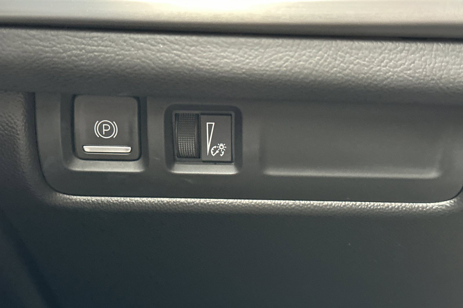 Used 2024 Cadillac XT4 Premium Luxury image 35