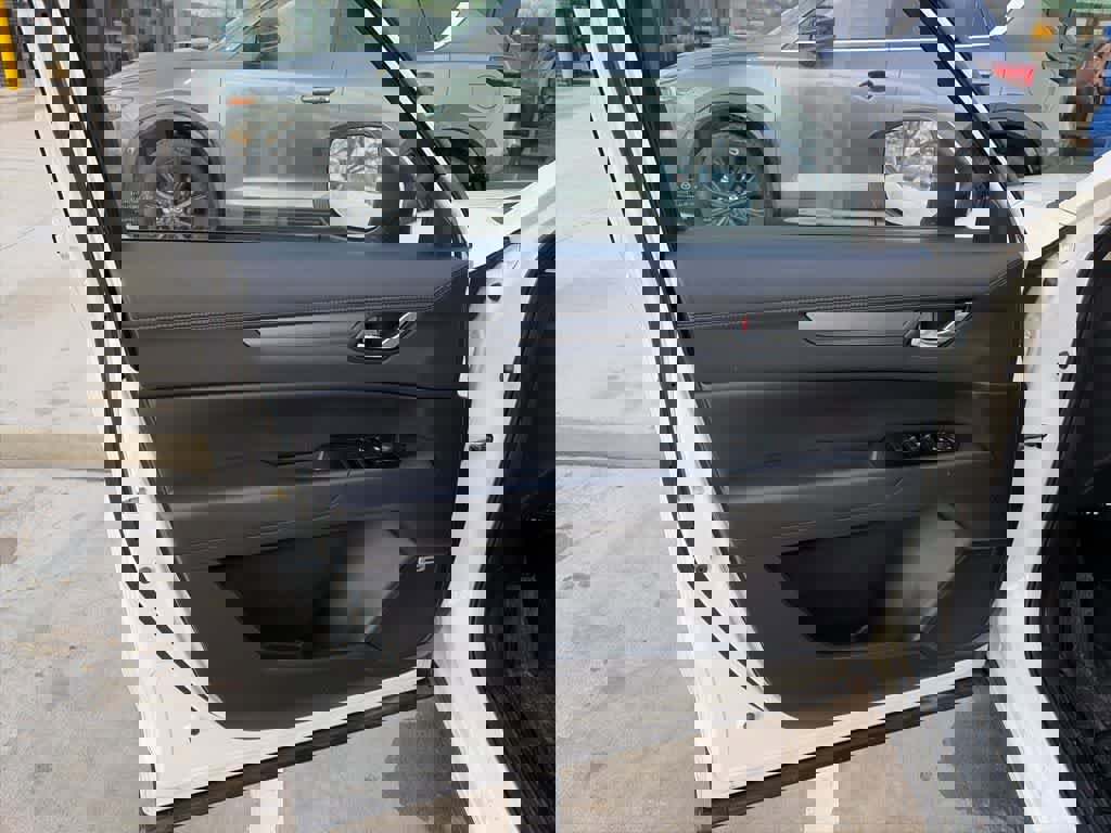 Used 2017 MAZDA CX-5 Touring w/ Preferred Equipment Package image 6