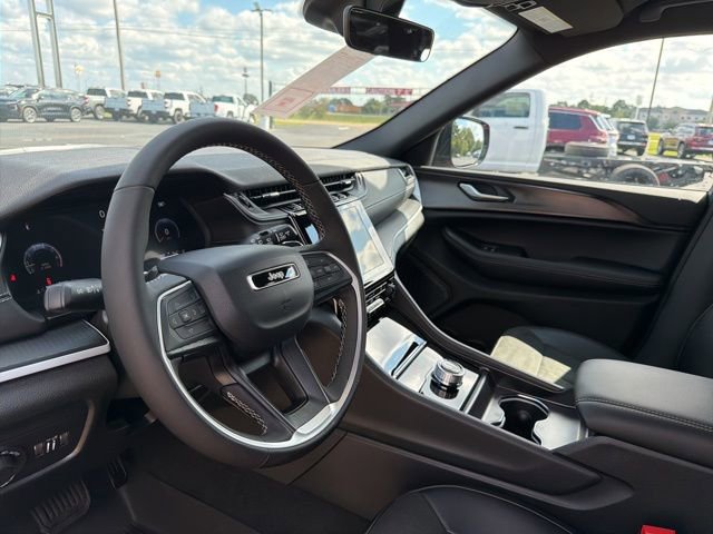 New 2025 Jeep Grand Cherokee Altitude RWD image 6