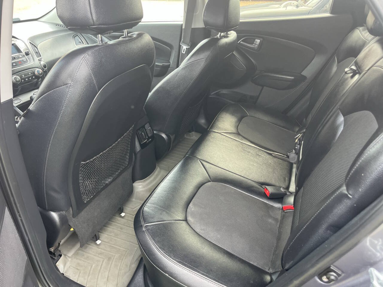 Used 2015 Hyundai Tucson SE FWD image 16