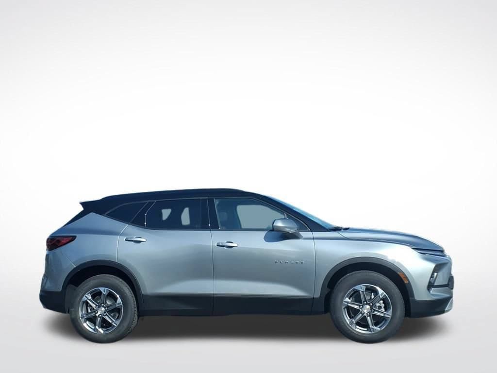 New 2026 Chevrolet Blazer LT w/ Convenience Package AWD/4WD image 2