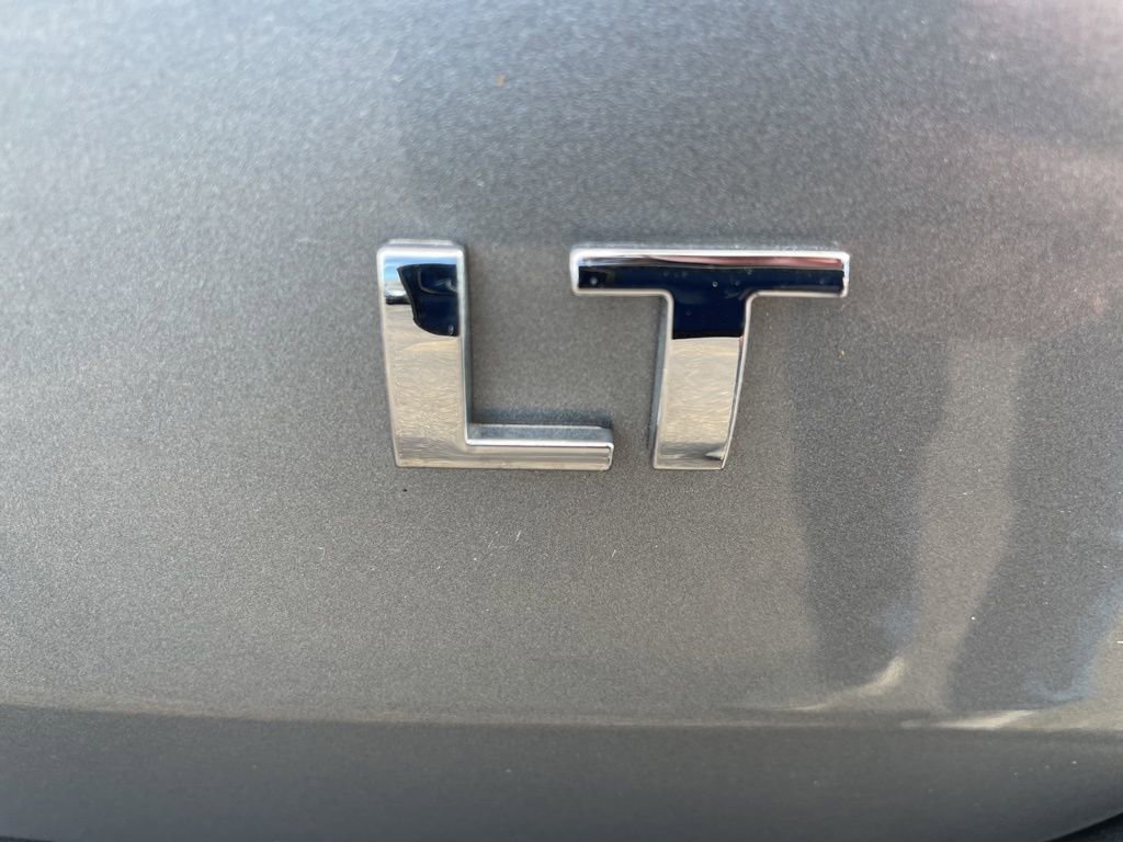 Used 2023 Chevrolet Traverse LT w/ Rear Camera Mirror Package image 8