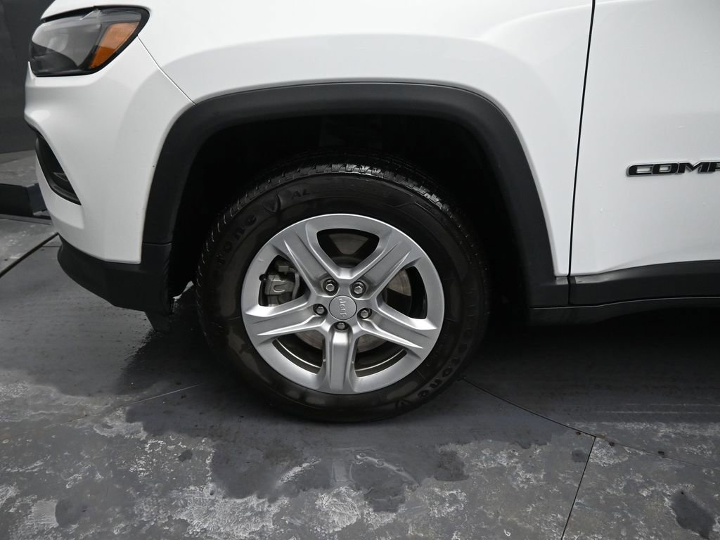 Used 2024 Jeep Compass Latitude image 13
