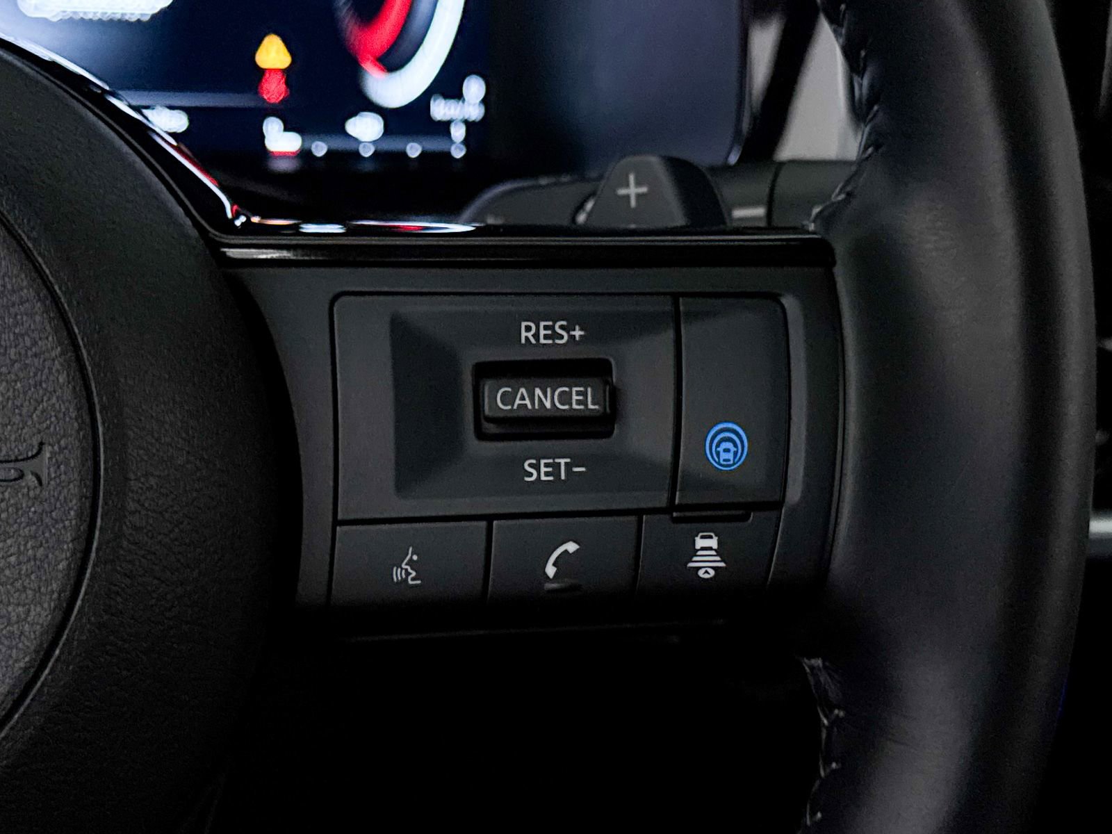 Used 2024 Nissan Pathfinder Platinum image 38