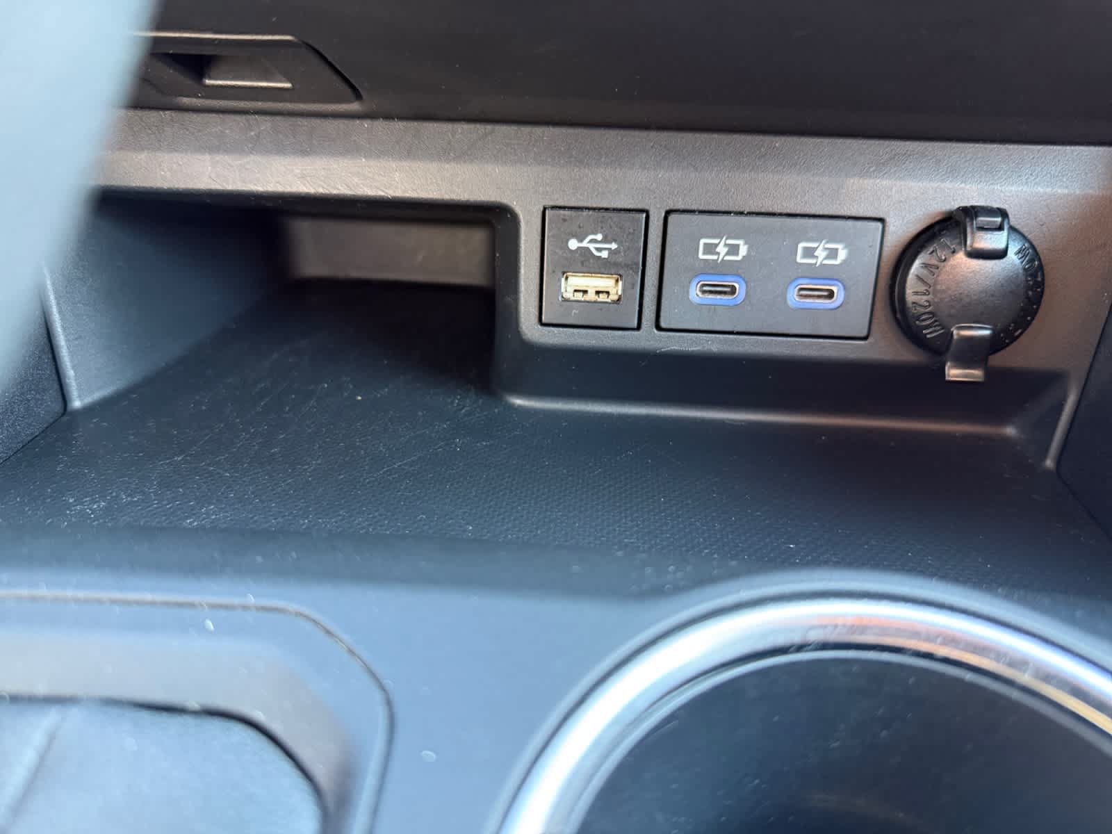 Used 2022 Toyota Highlander L FWD image 19