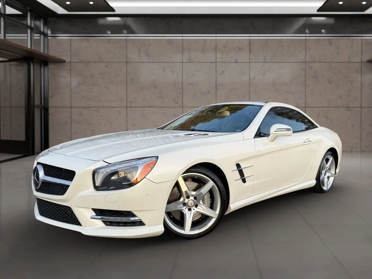 Used 2014 Mercedes-Benz SL 550 image 4
