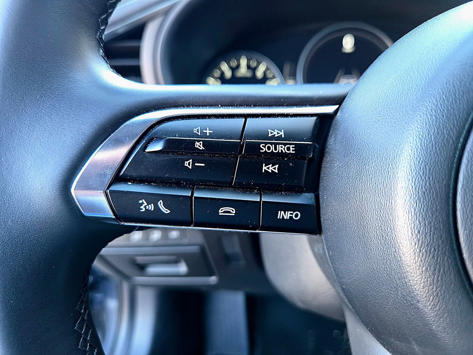 Certified 2025 MAZDA MAZDA3 Carbon image 13