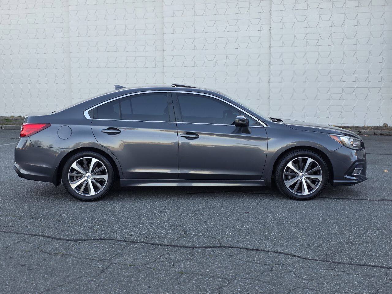 Used 2018 Subaru Legacy 3.6R Limited AWD/4WD image 8