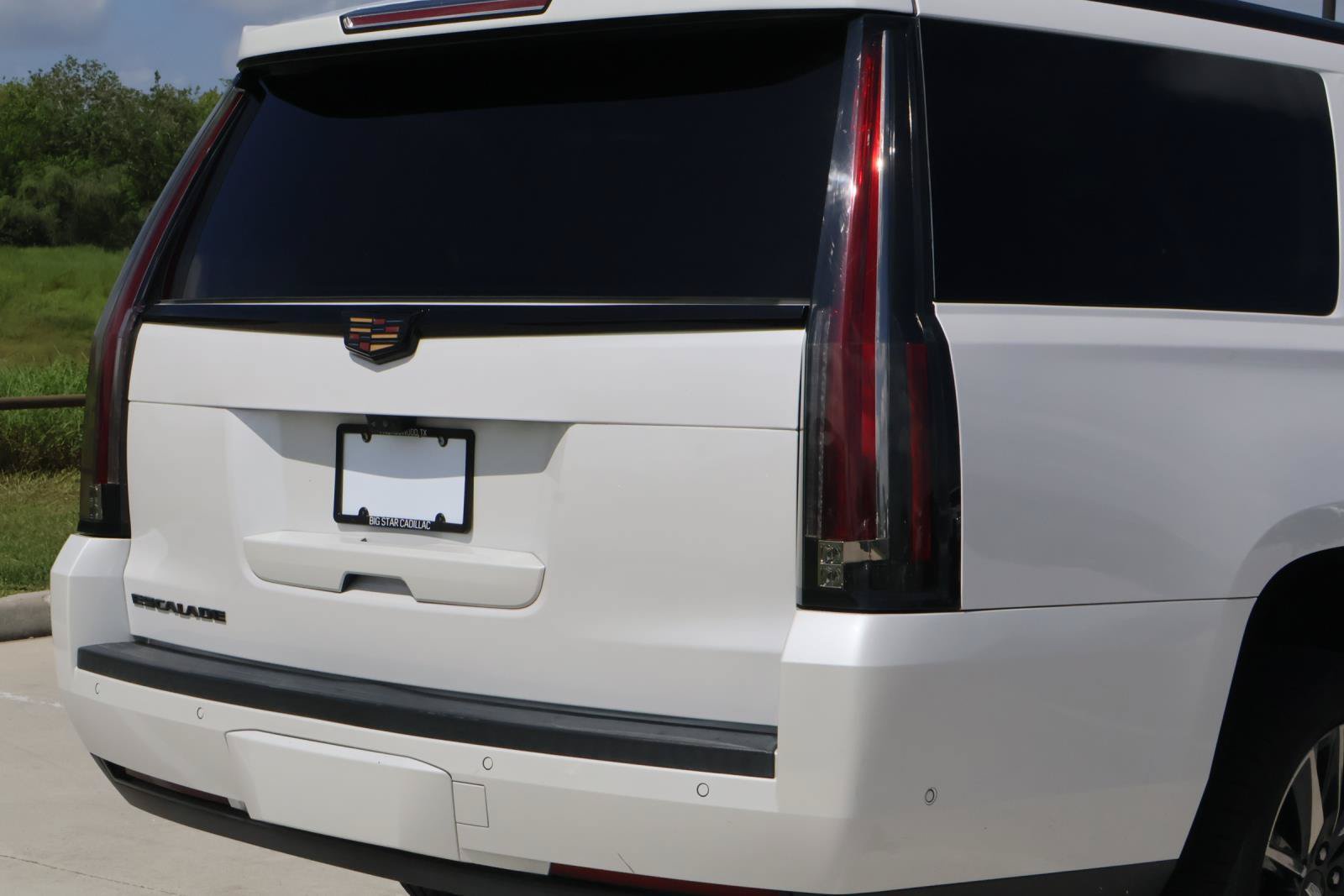 Used 2020 Cadillac Escalade ESV Premium Luxury RWD image 11