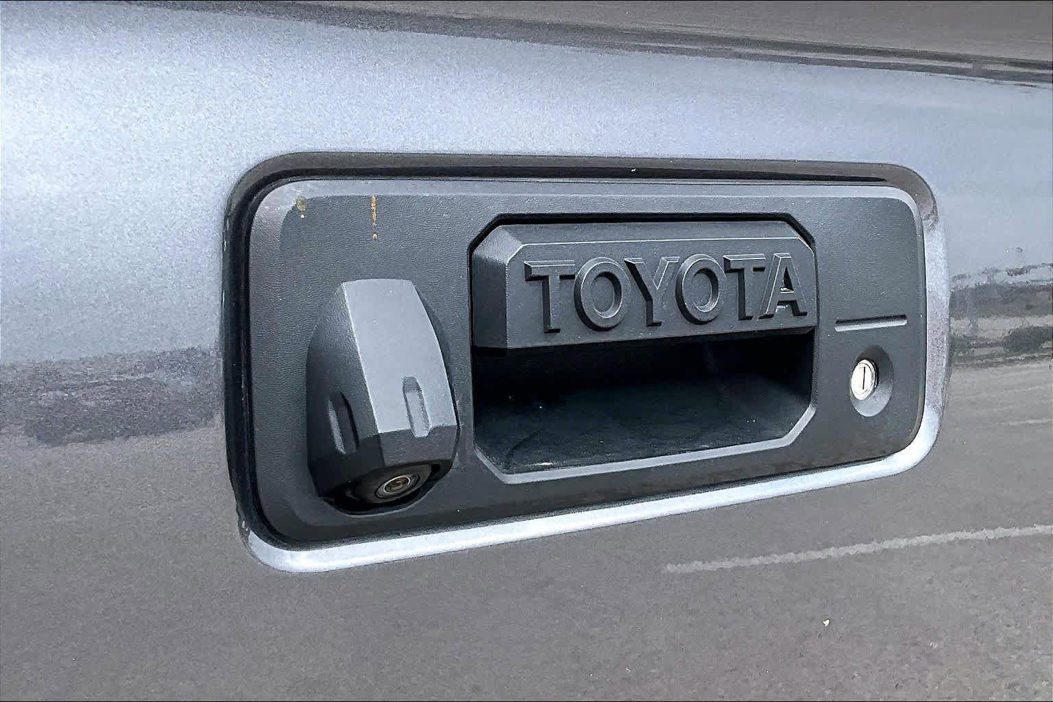 Used 2017 Toyota Tacoma TRD Off-Road w/ Tow Package RWD image 31