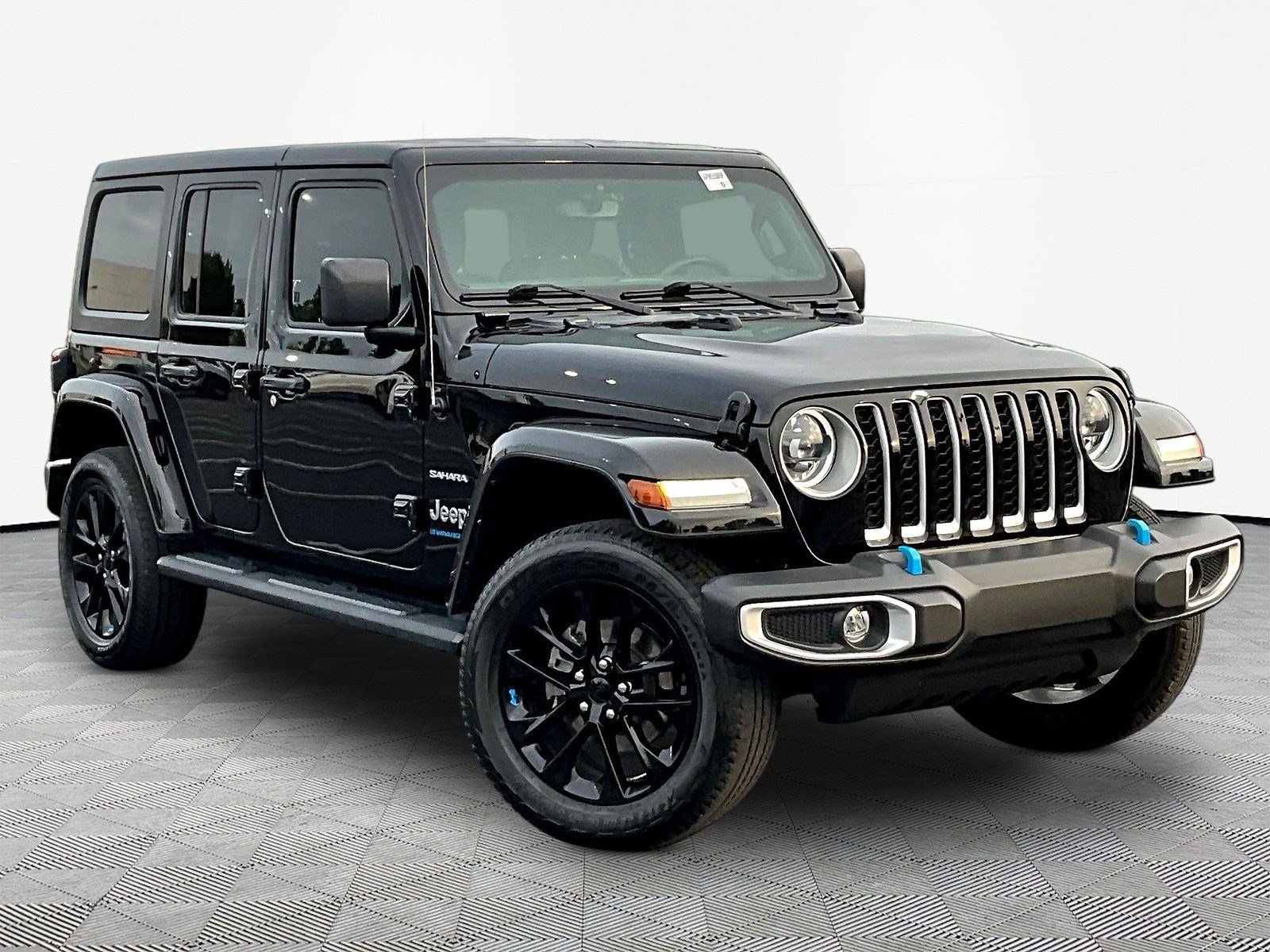 Used 2023 Jeep Wrangler Unlimited Sahara w/ Cold Weather Group AWD/4WD image 3
