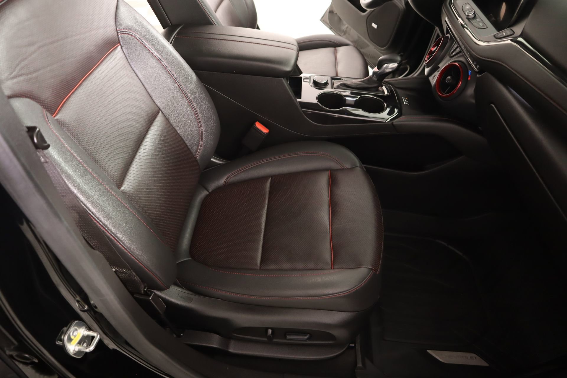 Used 2024 Chevrolet Blazer RS w/ Enhanced Convenience Package image 13