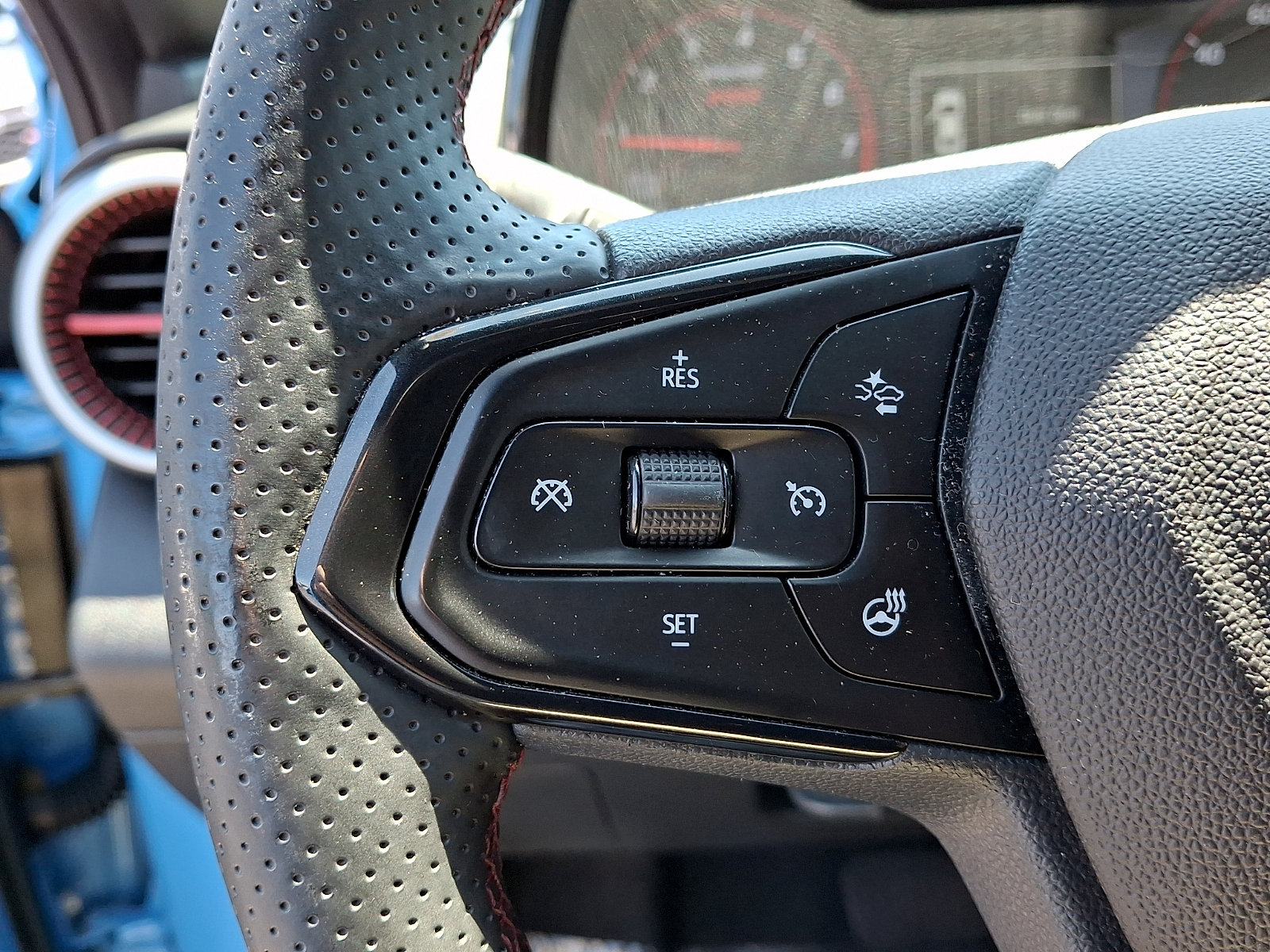 Certified 2024 Chevrolet Trax RS FWD image 22