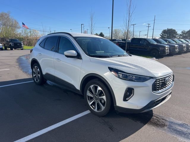 Used 2023 Ford Escape Platinum AWD/4WD image 3