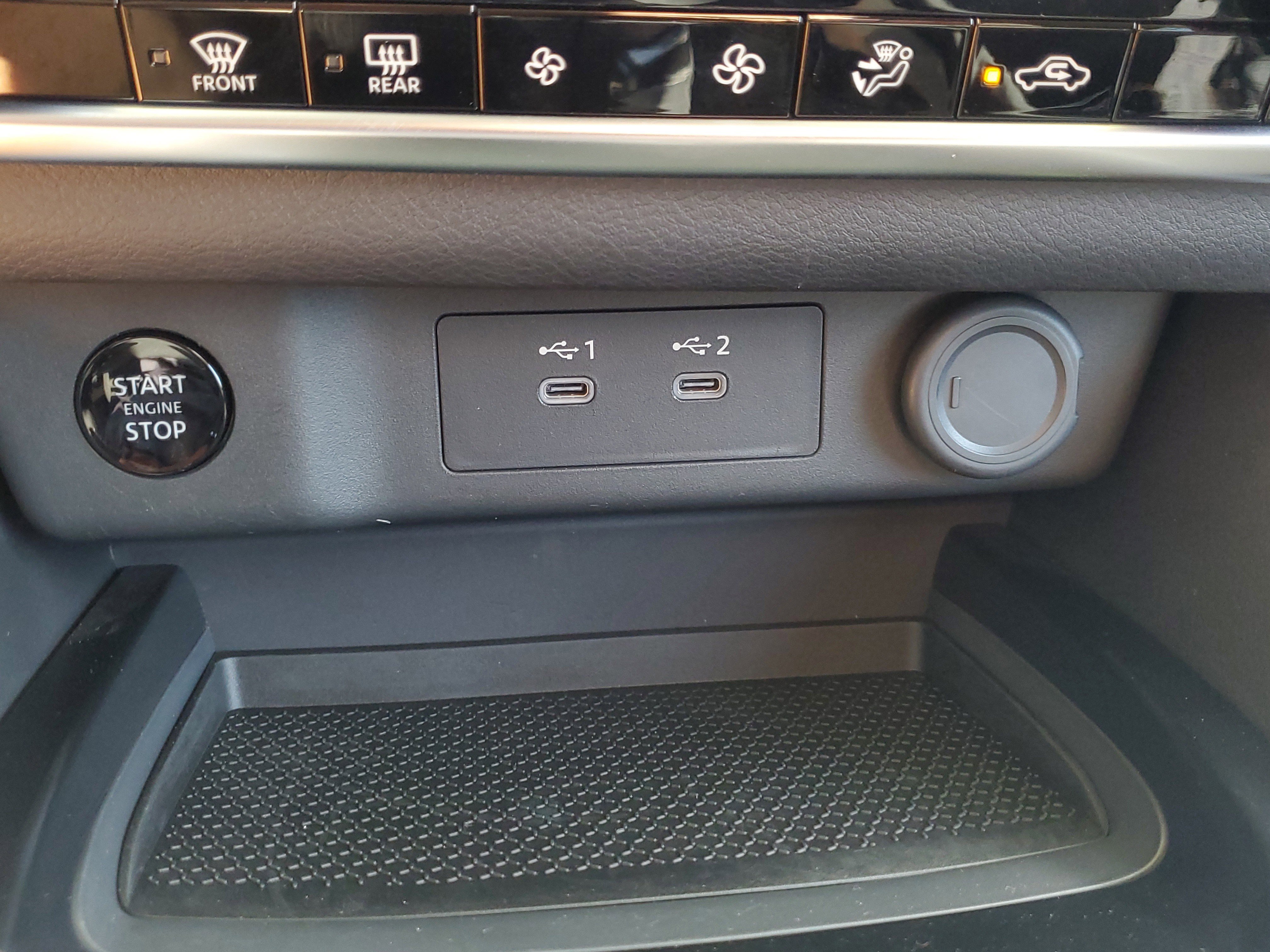 Certified 2025 Nissan Rogue SV image 27