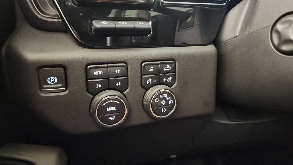 Used 2022 Chevrolet Silverado 1500 ZR2 w/ Technology Package AWD/4WD image 24