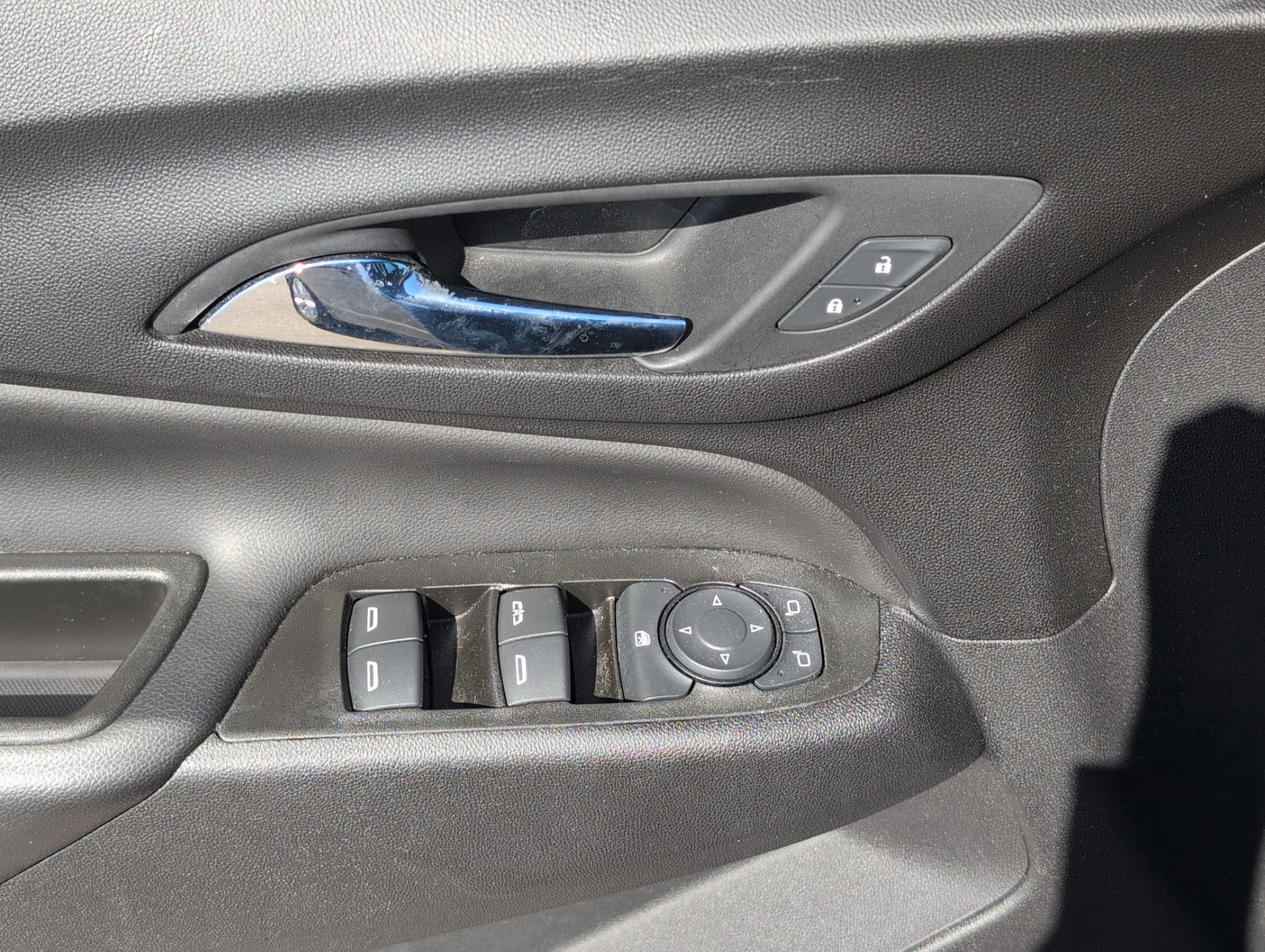 Used 2020 Chevrolet Equinox LT image 16