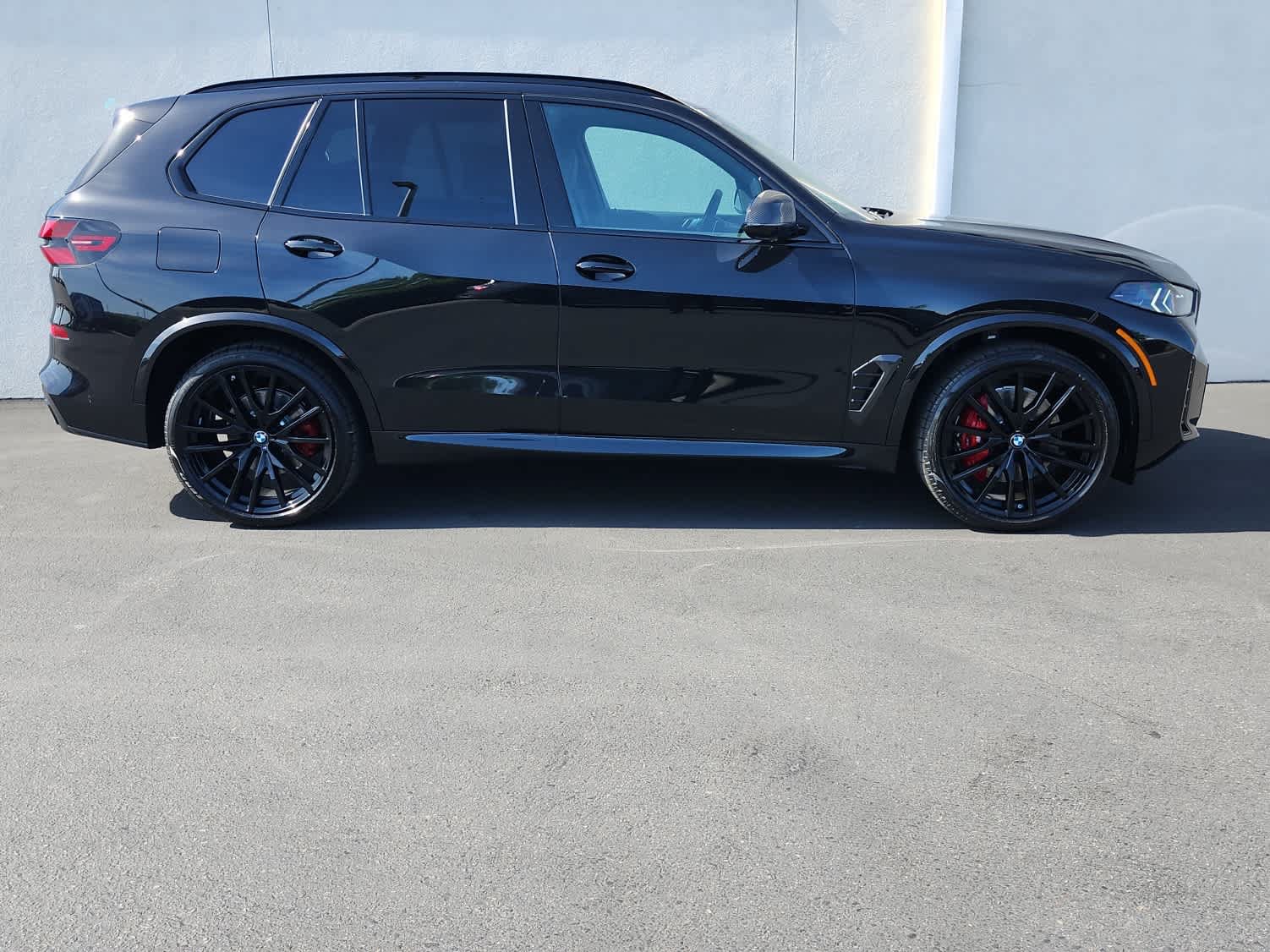 New 2026 BMW X5 xDrive40i w/ M Sport Package AWD/4WD image 3