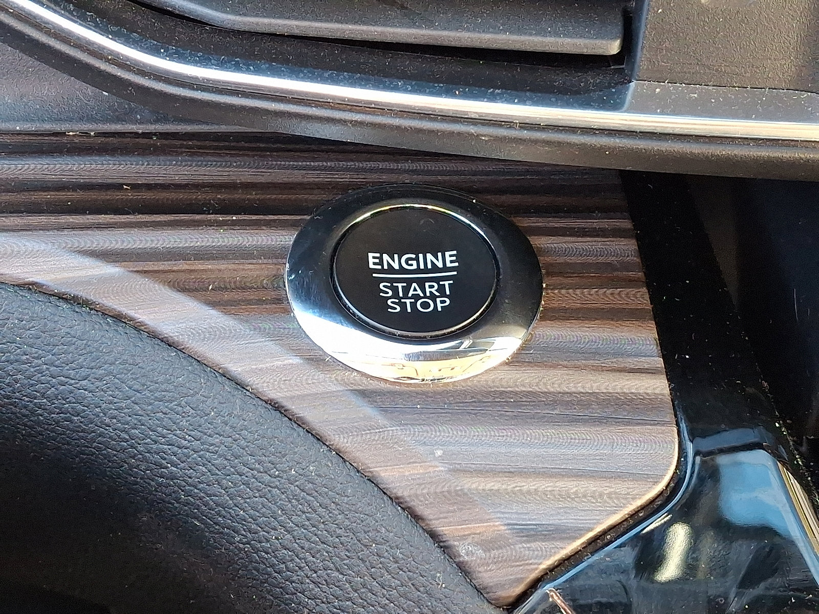 Certified 2023 Ford Explorer Limited w/ Limited Technology Package image 26