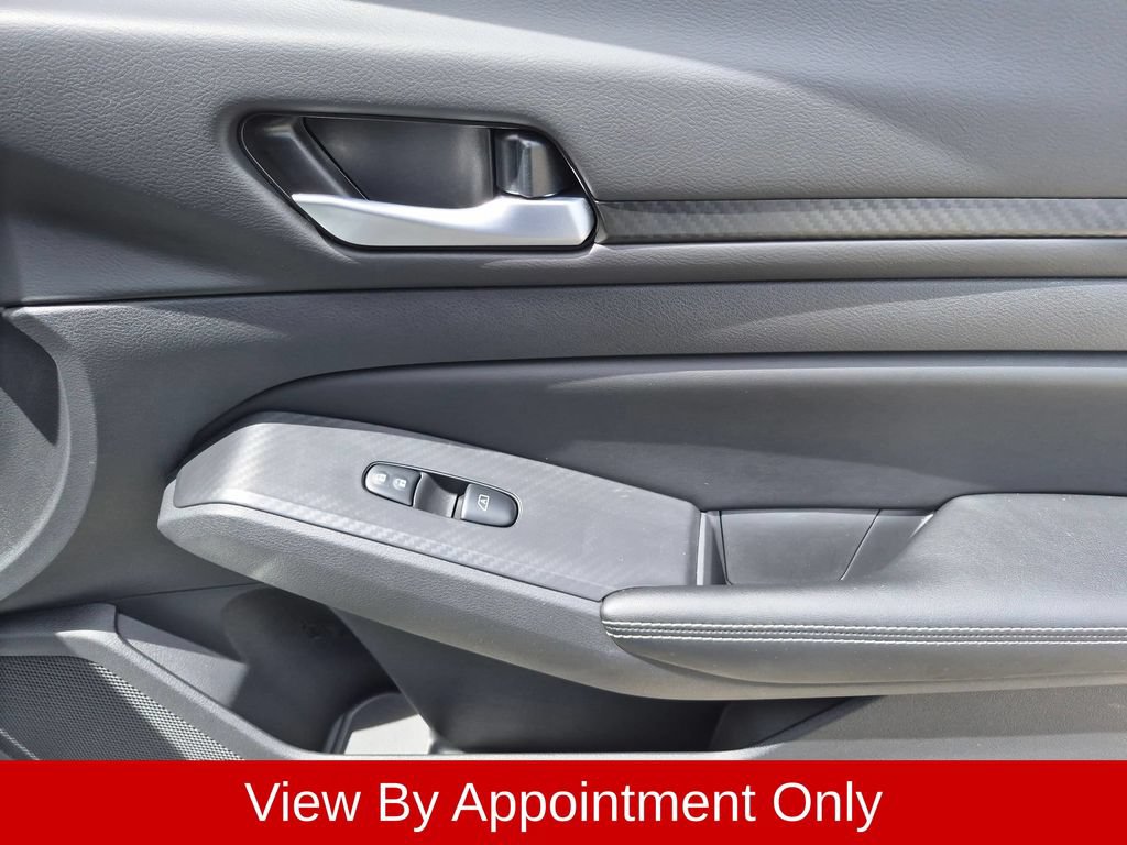 Used 2025 Nissan Altima 2.5 SV FWD image 32