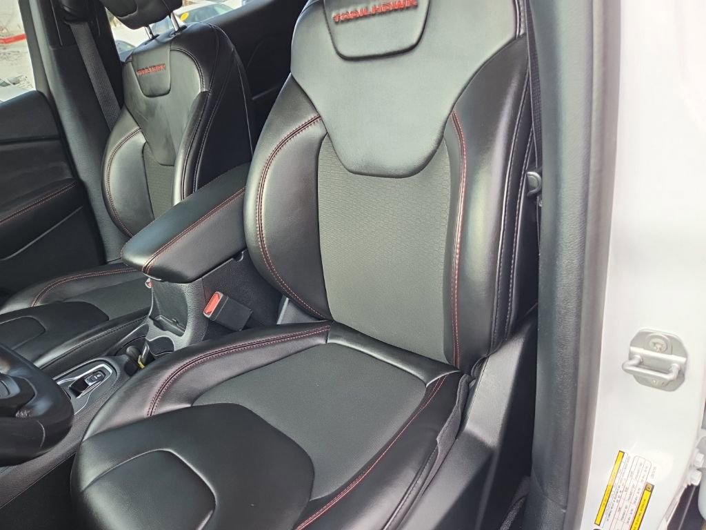 Used 2020 Jeep Cherokee Trailhawk w/ Technology Group image 22