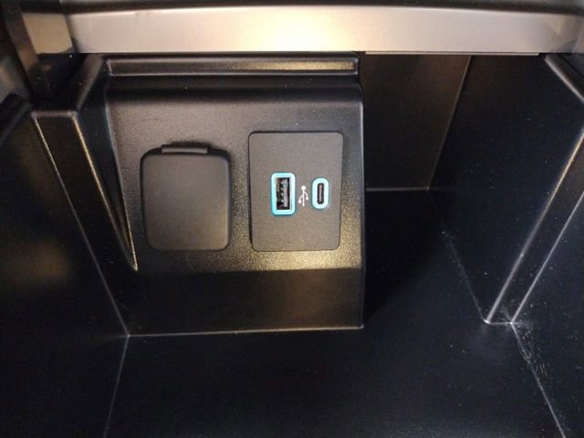 Used 2022 Ford Explorer XLT image 41