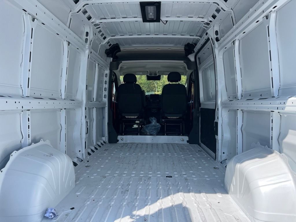 Used 2025 RAM ProMaster 2500 w/ Convenience Group image 18