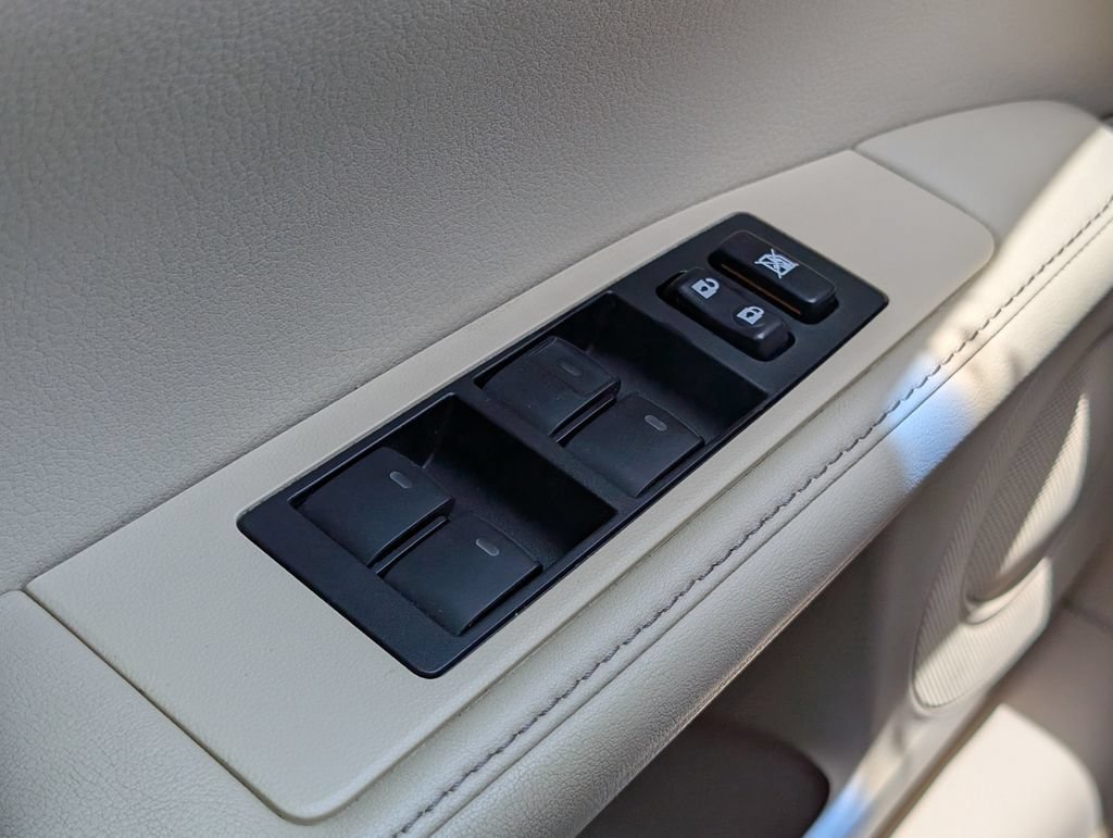 Used 2013 Lexus ES 300h w/ Luxury Pkg FWD image 27
