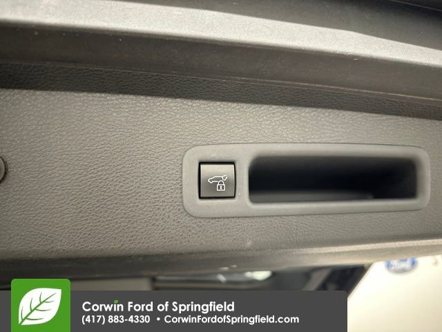 Used 2025 Toyota Sienna XLE image 18