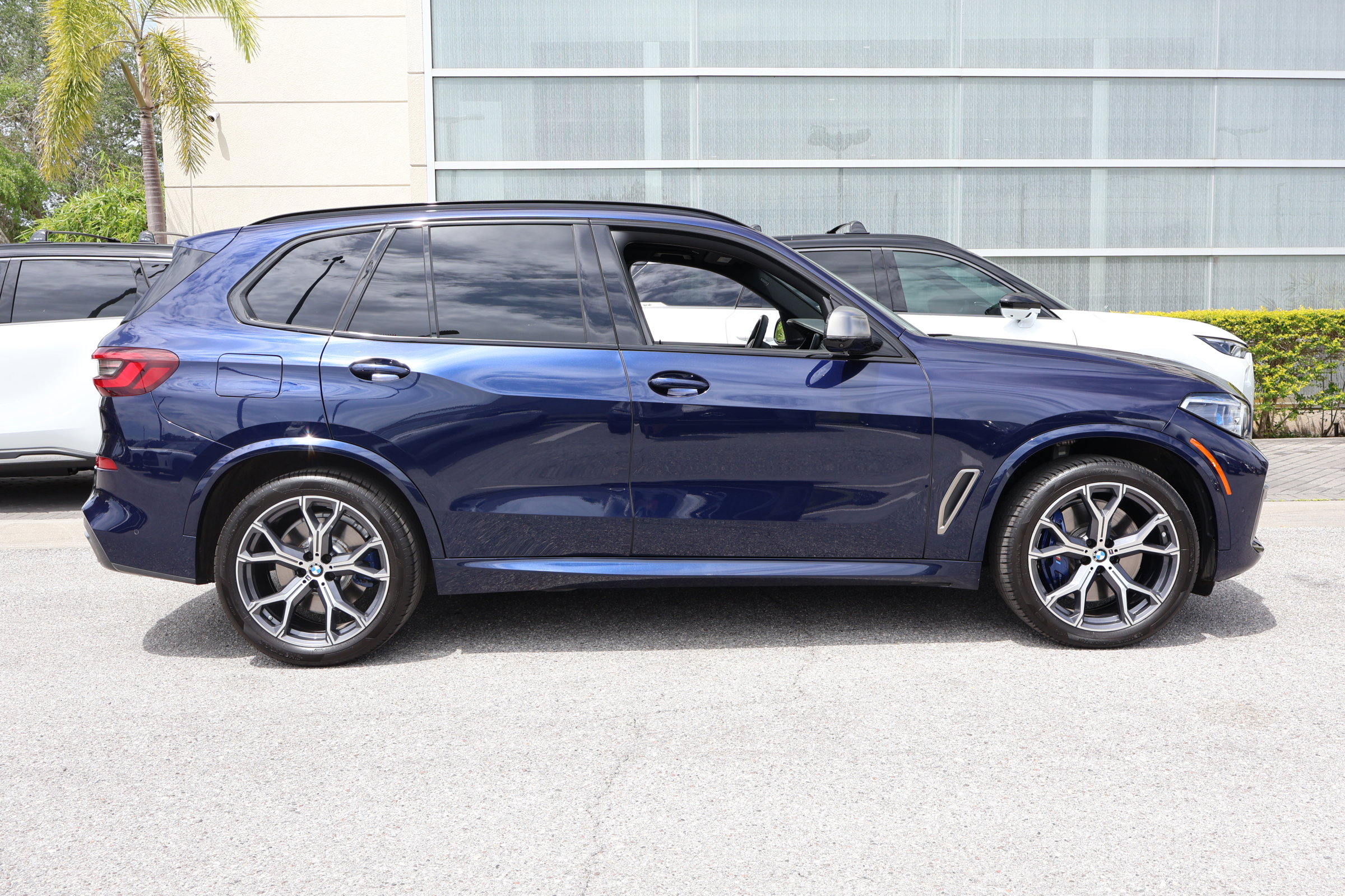 Used 2023 BMW X5 M50i w/ Executive Package AWD/4WD image 11