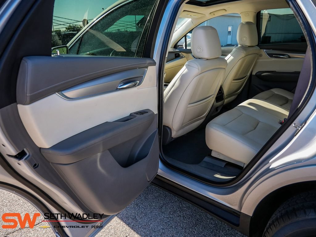 Used 2017 Cadillac XT5 Luxury w/ Driver Awareness Package FWD image 27