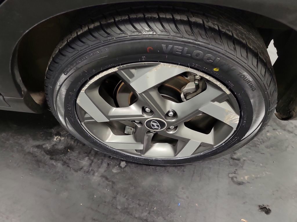 Used 2023 Hyundai Venue Limited image 10