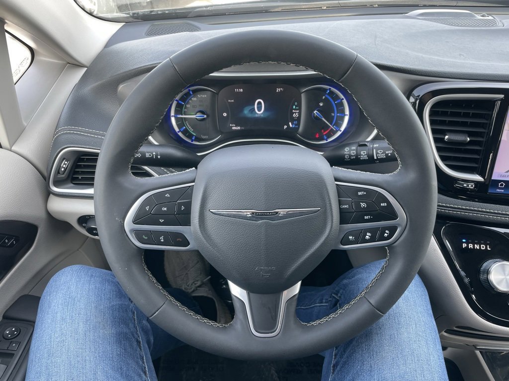 Used 2024 Chrysler Pacifica Select image 24