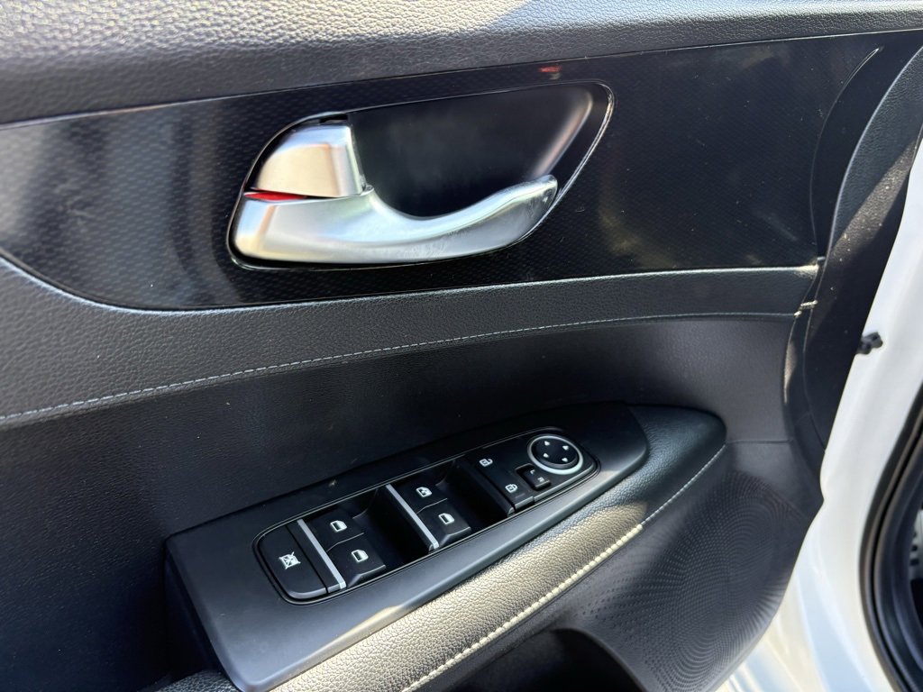 Used 2022 Kia Forte GT-Line image 37