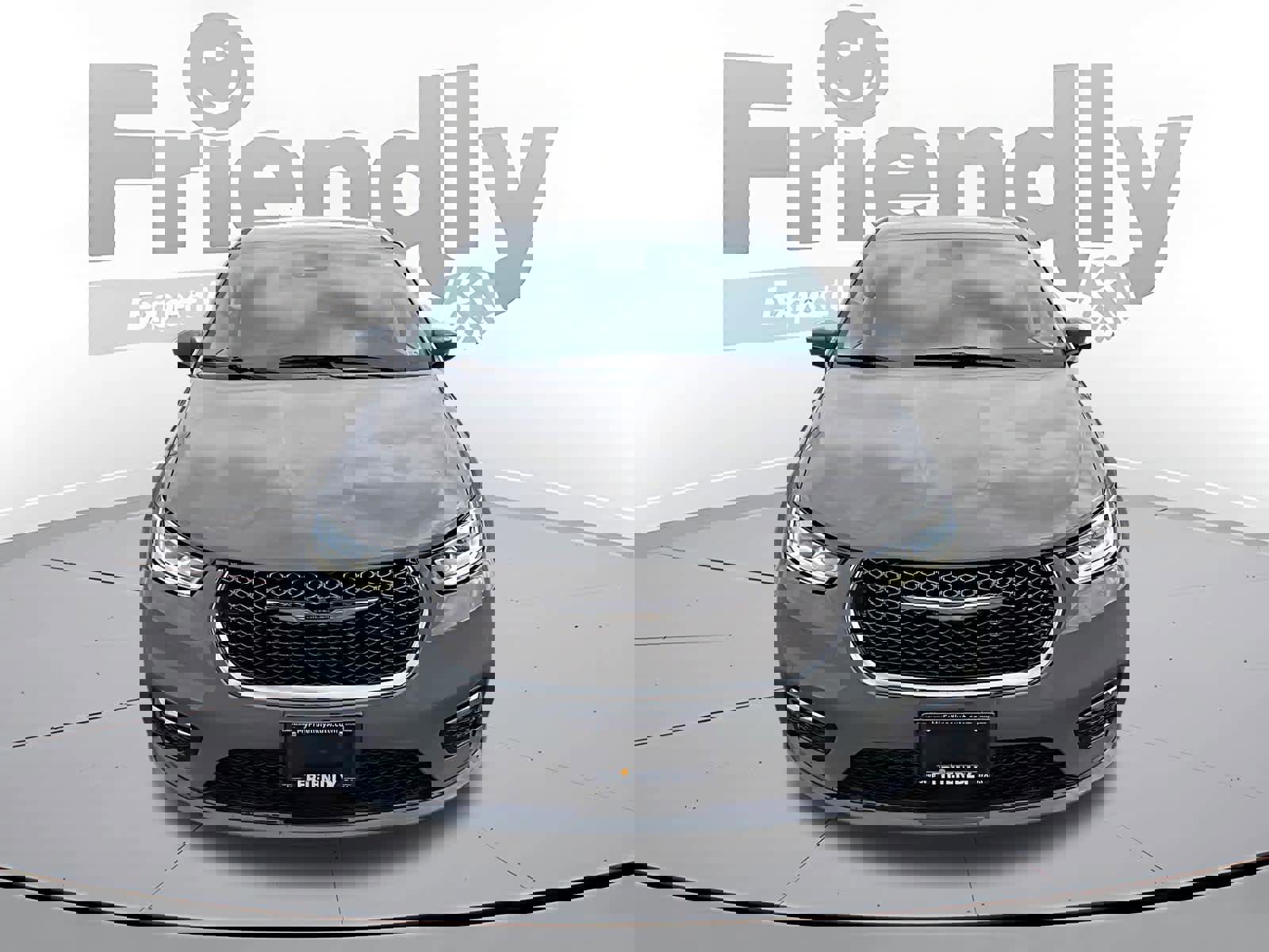 Used 2023 Chrysler Pacifica Touring-L image 2